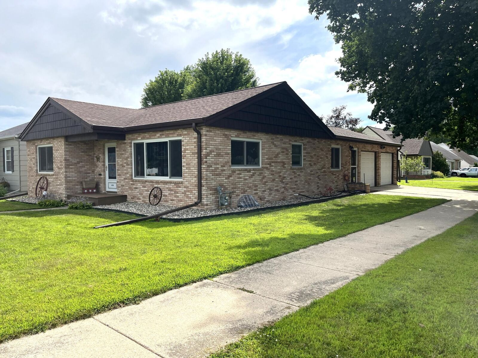 Property Photo:  600 Highland Avenue  MN 56031 