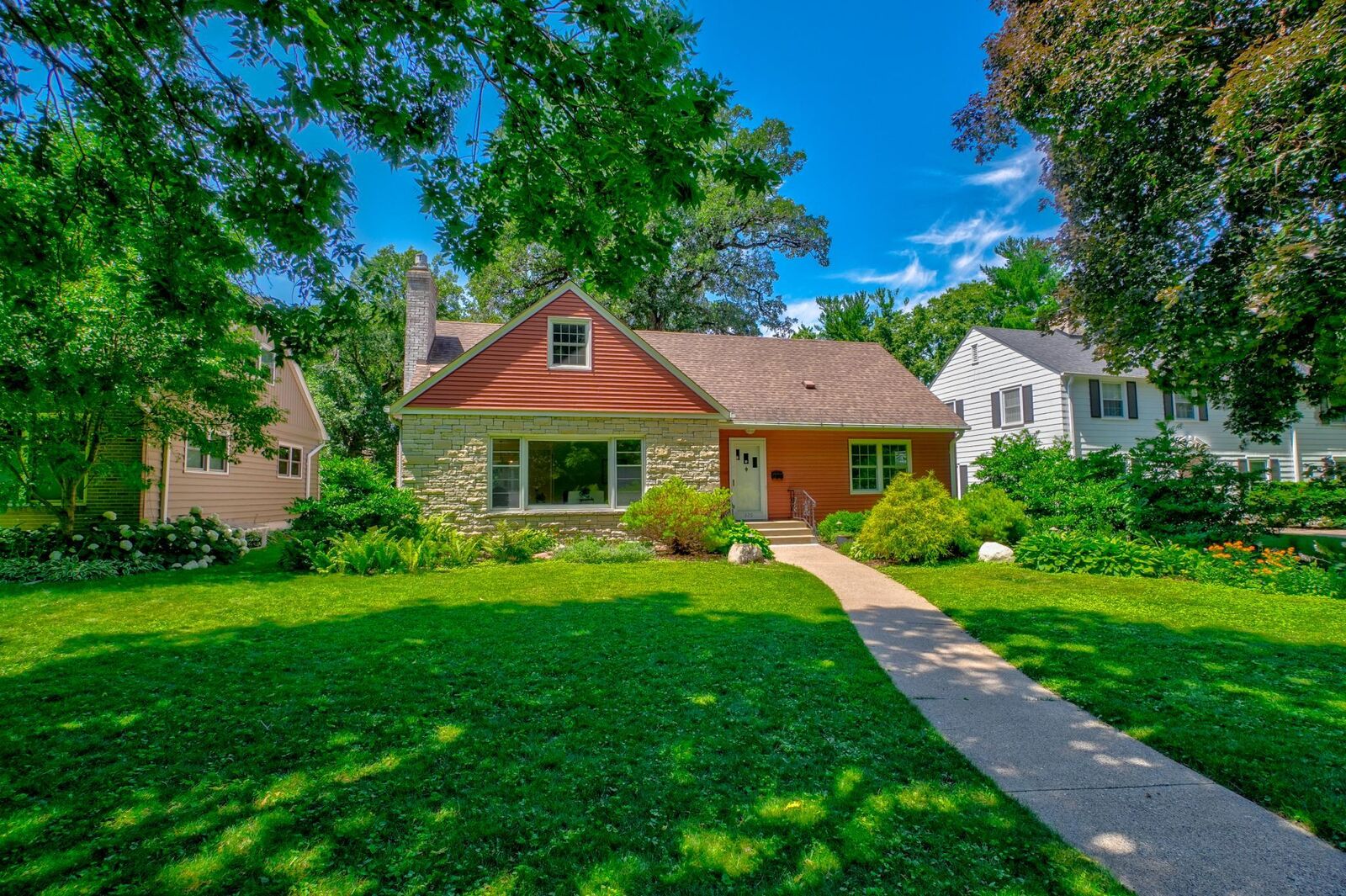 Property Photo:  329 Stonebridge Boulevard  MN 55105 