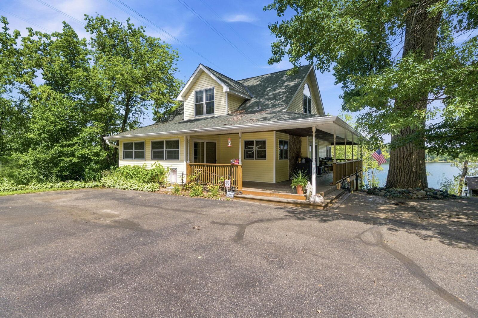 Property Photo: 3020 Oakdale Drive MN 55115