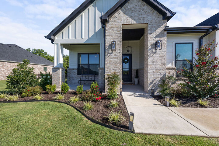 Property Photo: 846 Asher Street AR 72703