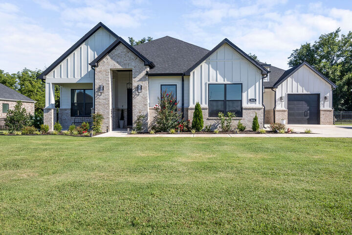 Property Photo:  846 Asher Street  AR 72703 