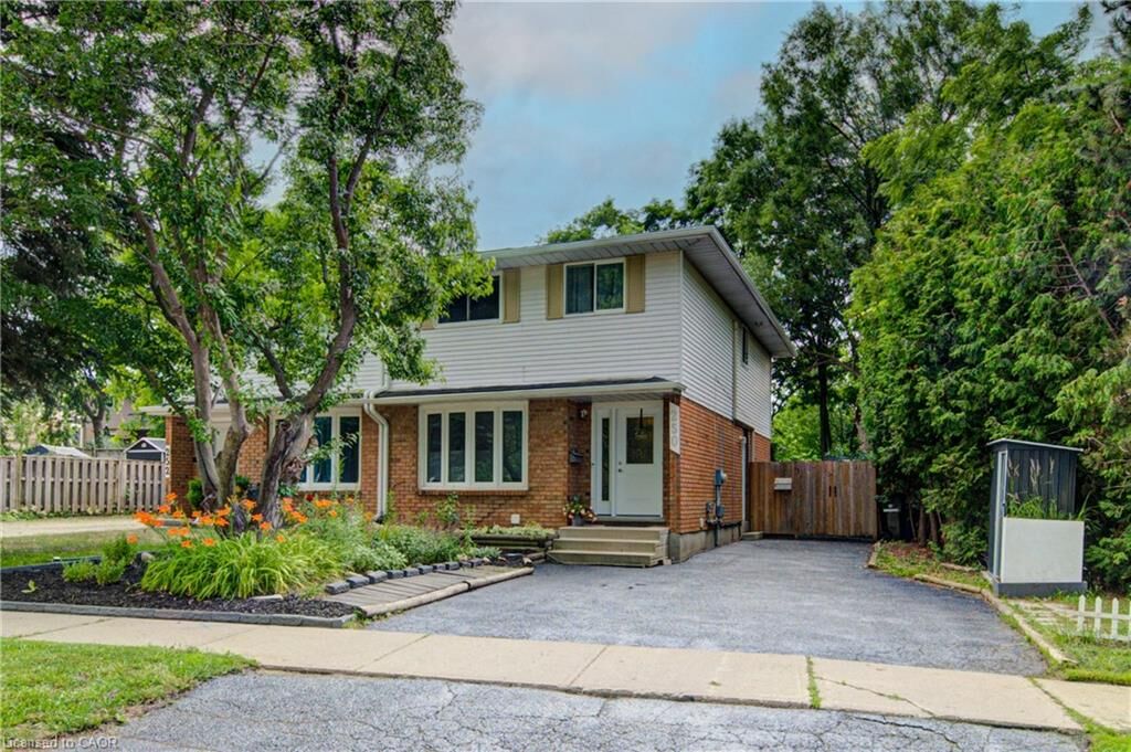 Property Photo: 250 Dinison Crescent ON N2E 3G8