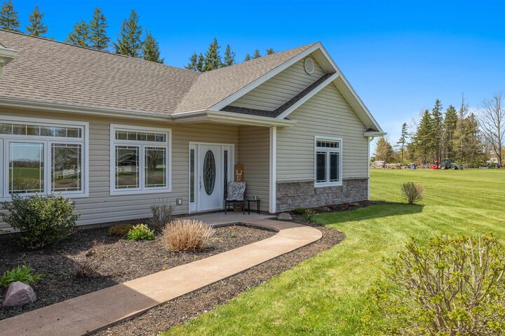 Property Photo:  835 Rustico Road  PE C1E 0X5 