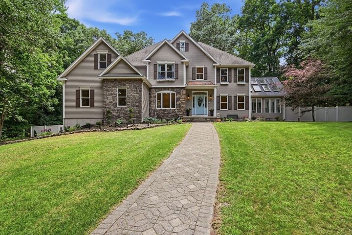 Property Photo:  4 Iroquois Ln  MA 01095 