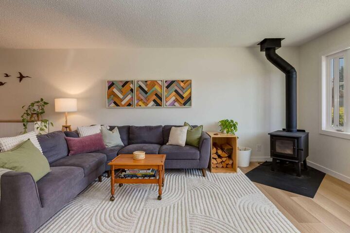 Property Photo:  23 Deer Lane Place SE  AB T2J 6B7 