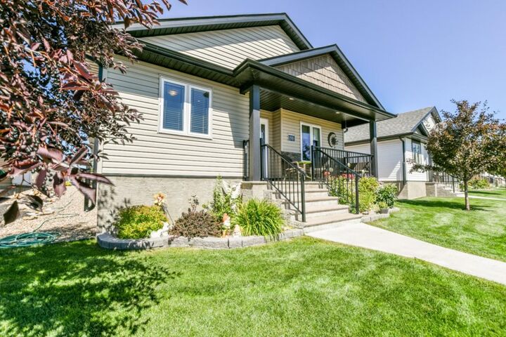 Property Photo: 159 Chartwell Row SE AB T1B 0E4