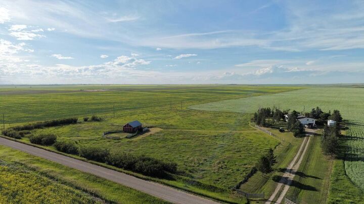 Property Photo:  263076 Twp Rd 154  AB T0L 1R0 
