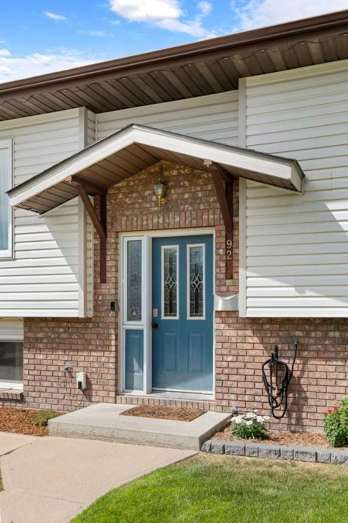 Property Photo: 92 Sharpe Crescent SE AB T1B 3Y6
