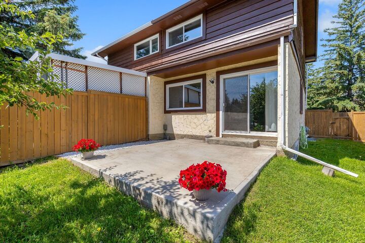 Property Photo:  6501A Huntsbay Road NW  AB T2K 5R3 