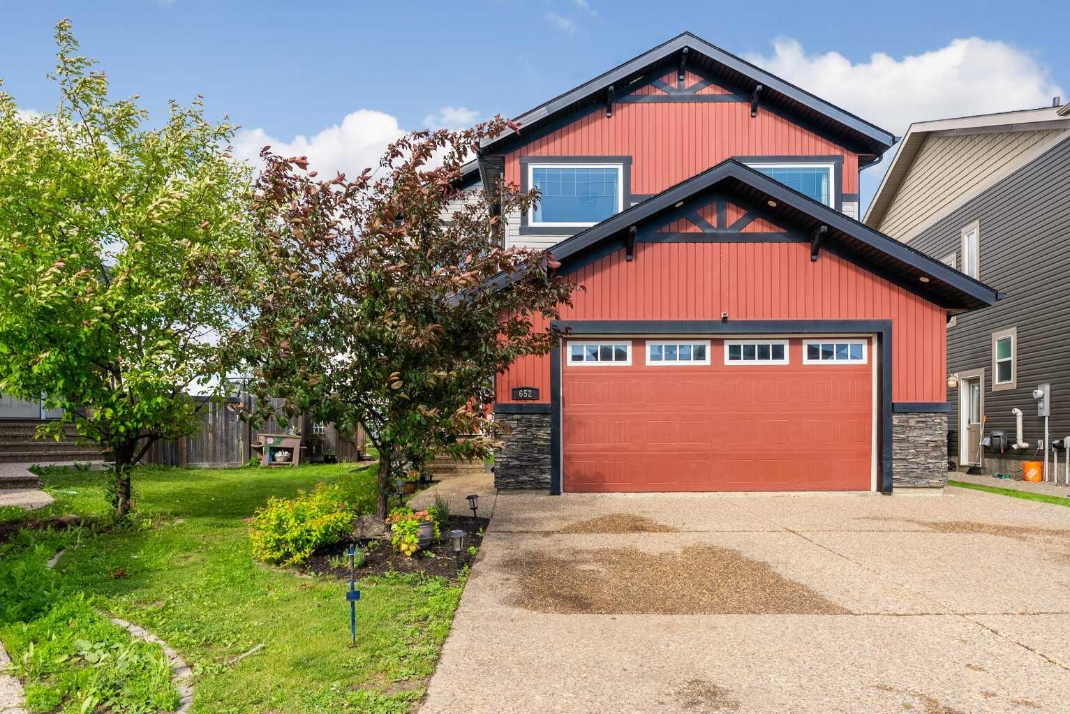 Property Photo:  652 Heritage Drive  AB T9K 2X2 