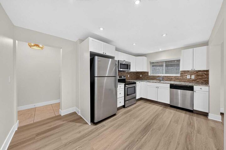 Property Photo: 2117 16 Street 11 AB T2T 4E5