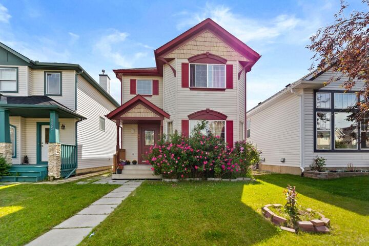 221 Tarington Close NE — photo 1