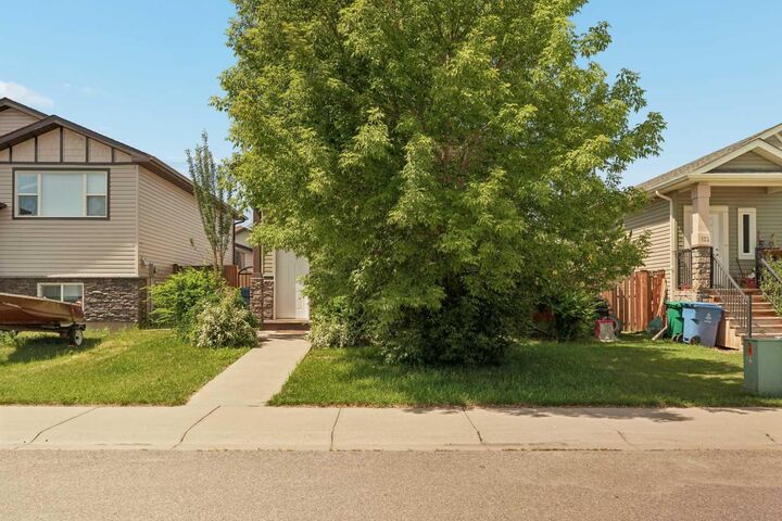 Property Photo: 136 Mt Sundance Crescent W AB T1J 0L4