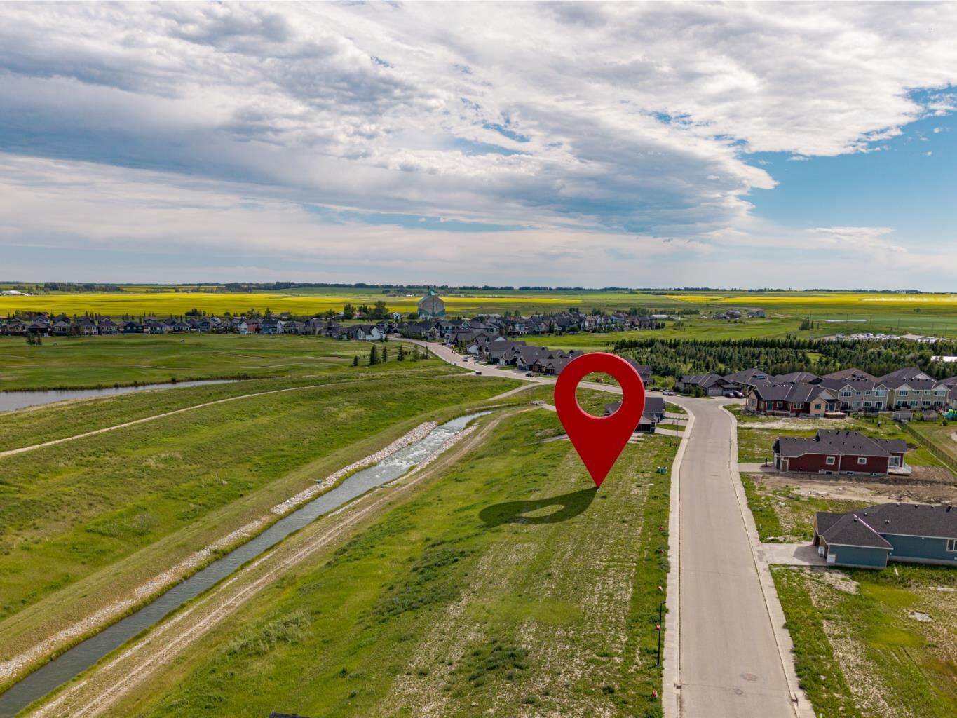 Property Photo: 363 Muirfield Crescent AB T0J 1Y1