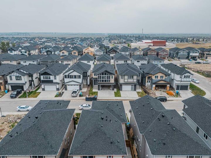 Property Photo: 137 Saddlecrest Circle NE AB T3J 0Z2