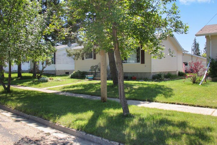 4915 53 Avenue — photo 1