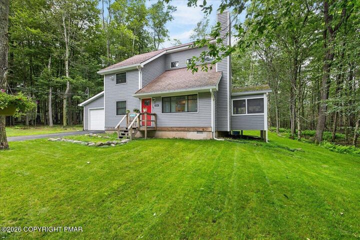 Property Photo: 1114 Shoshoni Trail PA 18424