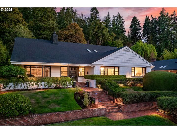 Property Photo: 2105 Fairmount Blvd OR 97403
