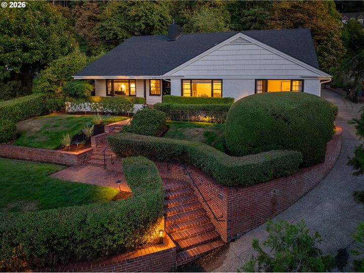 Property Photo:  2105 Fairmount Blvd  OR 97403 