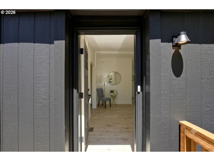 Property Photo: 590 NE Spring St WA 98672