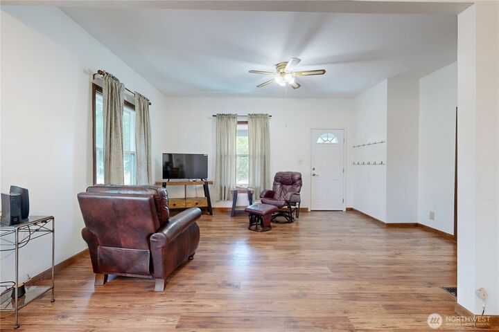 Property Photo:  1014 W Chestnut  WA 99362 