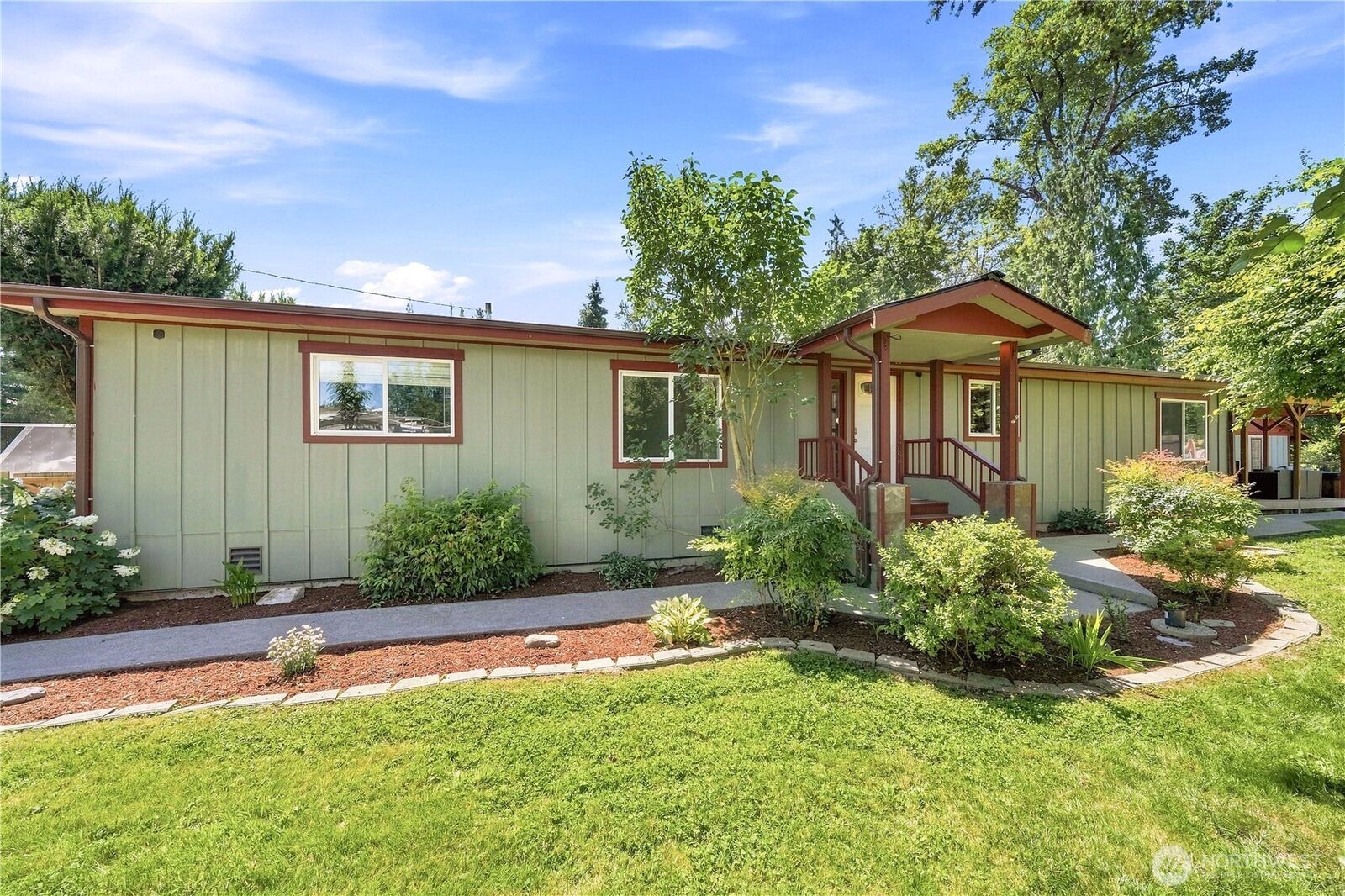 Property Photo:  516  Beach Drive  WA 98290 