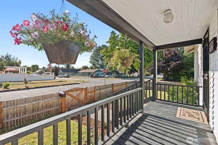 Property Photo:  928  F Street  WA 98531 