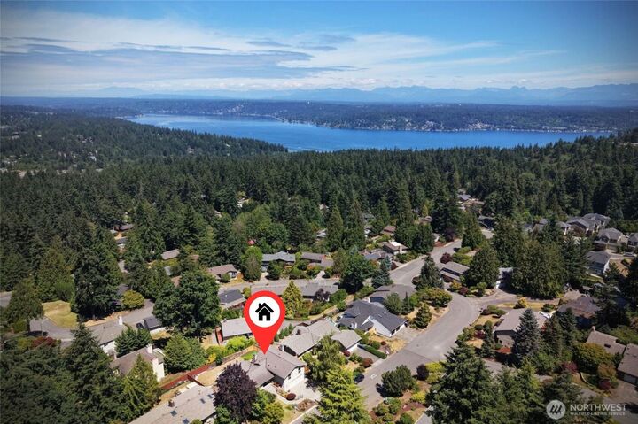 Property Photo: 15522 SE 44th Place WA 98006