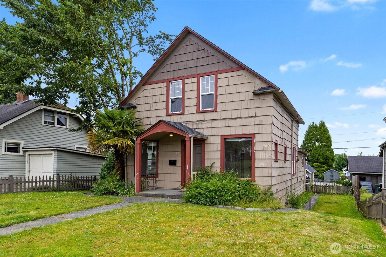 Property Photo: 2307 Rockefeller Avenue WA 98201