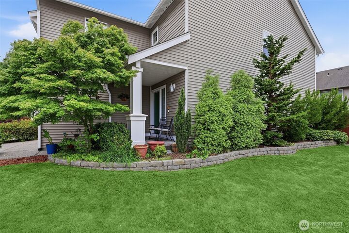 Property Photo: 305 Lynnwood Avenue SE WA 98056
