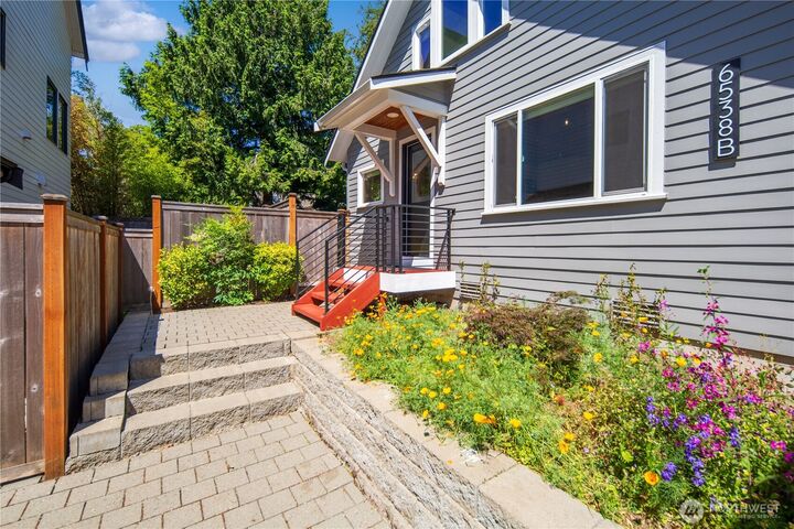 Property Photo: 6538 11th Avenue NW 2 WA 98117