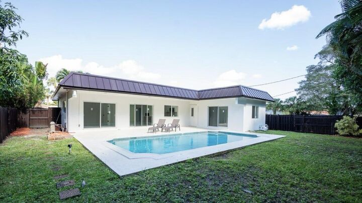 Property Photo: 1070 SW 18th Street FL 33486
