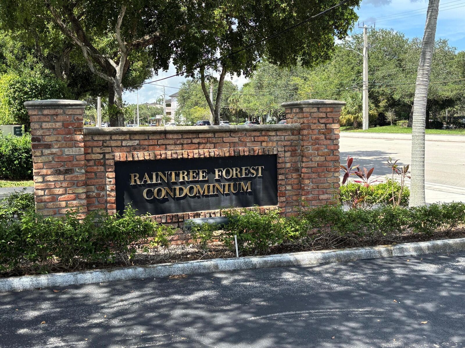 Property Photo: 301 N Pine Island Road 105 FL 33324