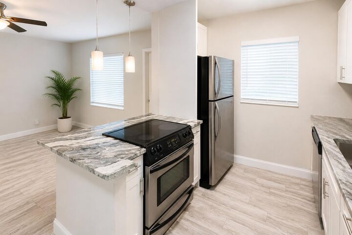 Property Photo:  115 SW 1st Avenue 9  FL 33435 