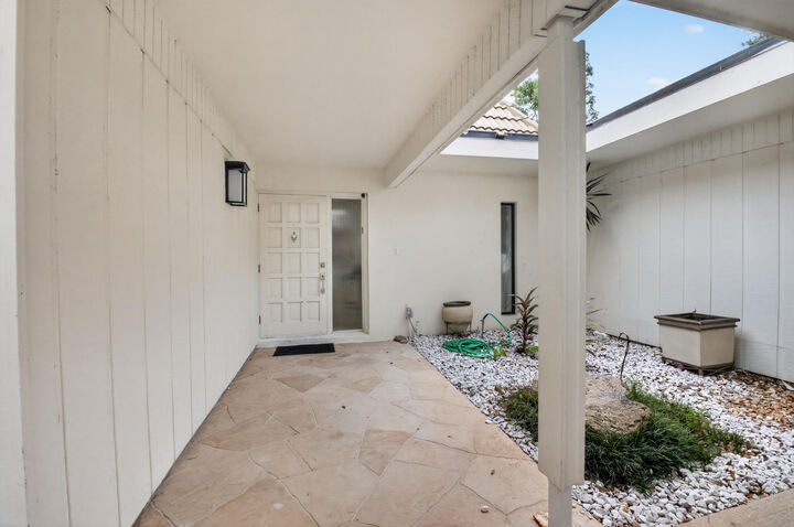 Property Photo: 403 Bridgewood Court 403 FL 33434