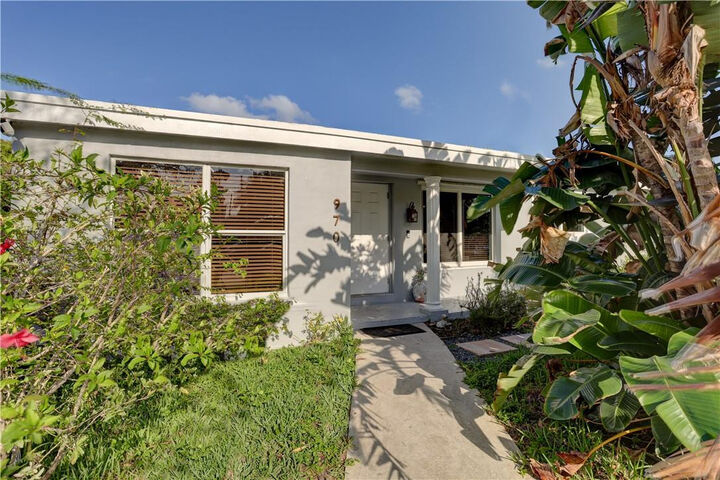 Property Photo:  970 SW 3rd Avenue  FL 33060 