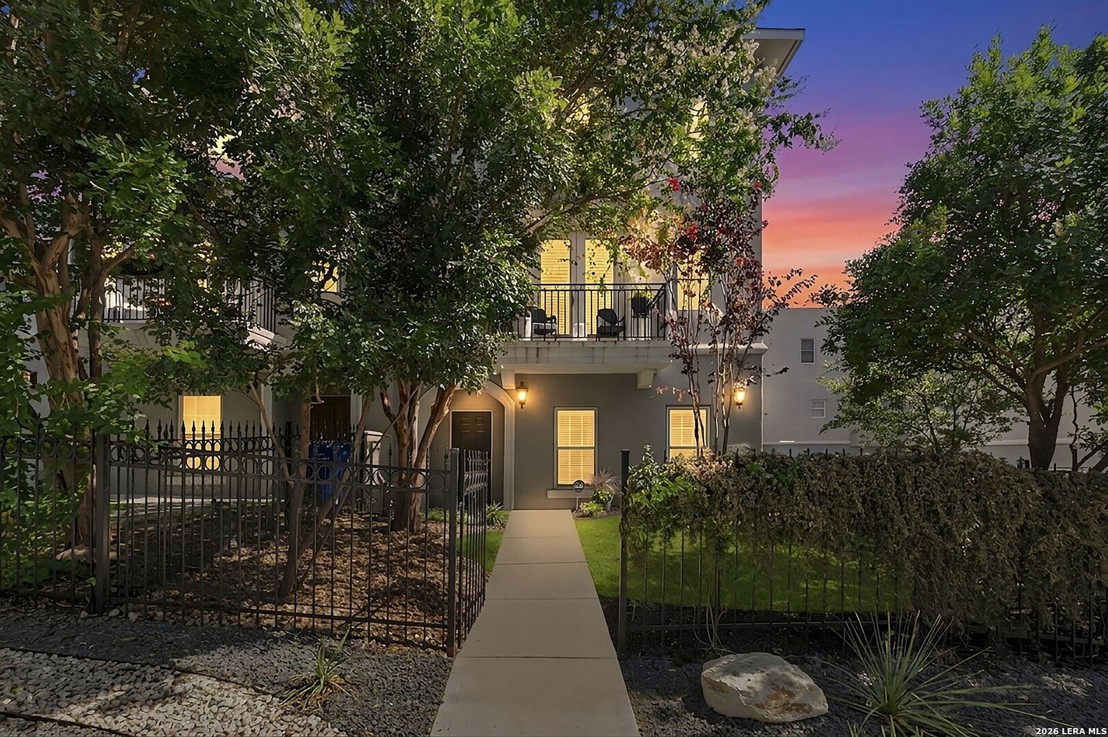 Property Photo:  215 E Mulberry 215-2  TX 78212 