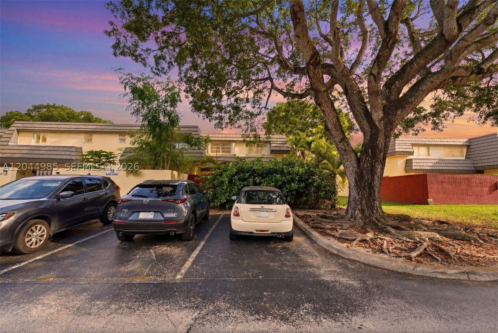 Property Photo: 8489 SW 137th Ave 8489 FL 33183