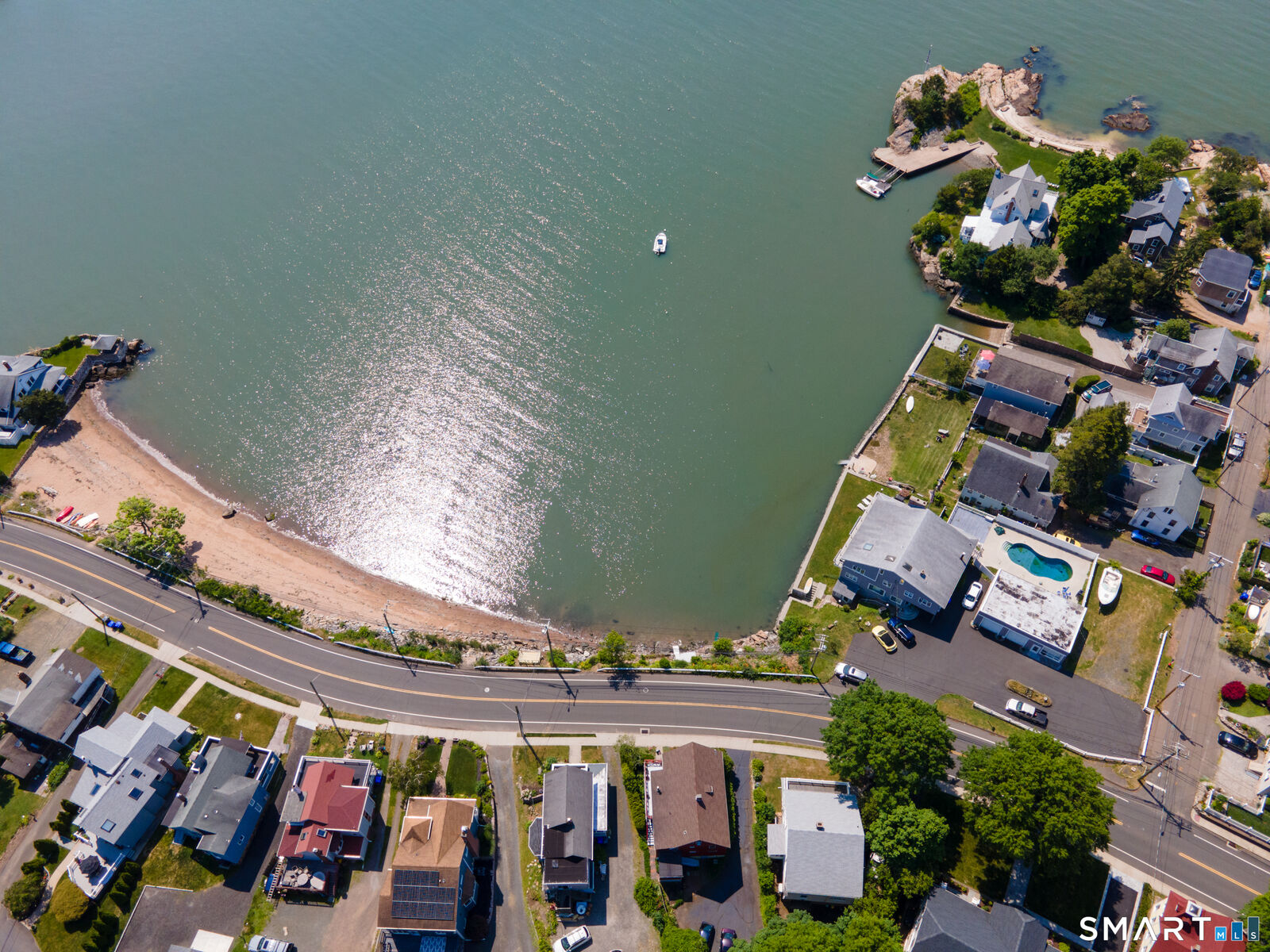 Property Photo:  198-200 Shore Drive 2  CT 06405 