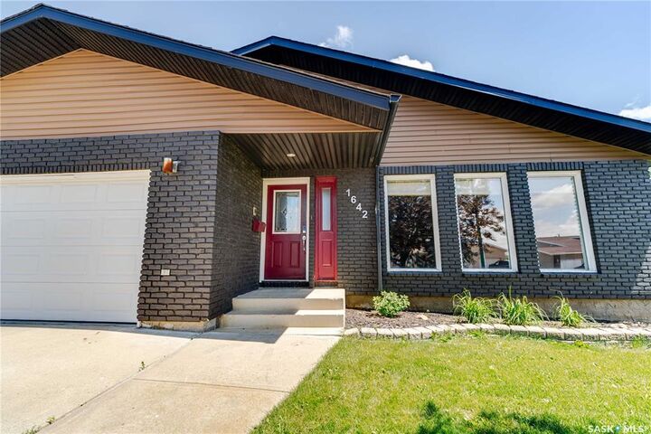 1642 Bingham Road — photo 1