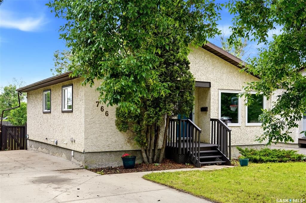 Property Photo: 766 Hayworth Crescent N SK S4X 1Y1