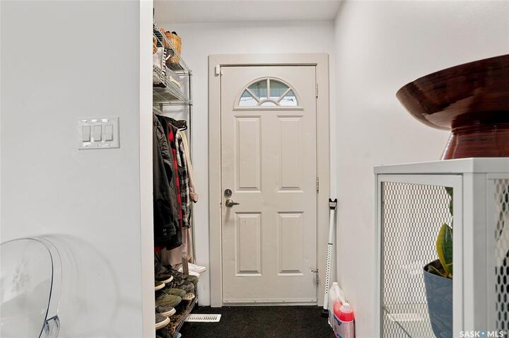 Property Photo: 421 Y Avenue S SK S7M 3J8