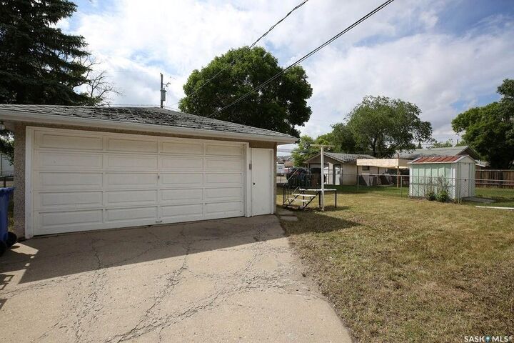 Property Photo: 1046 Lindsay Street SK S4N 3A9