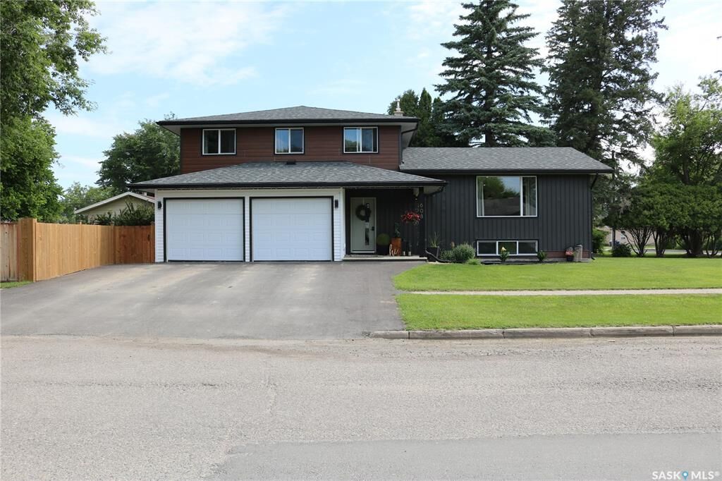 Property Photo:  608 Windover Avenue  SK S0G 3N0 