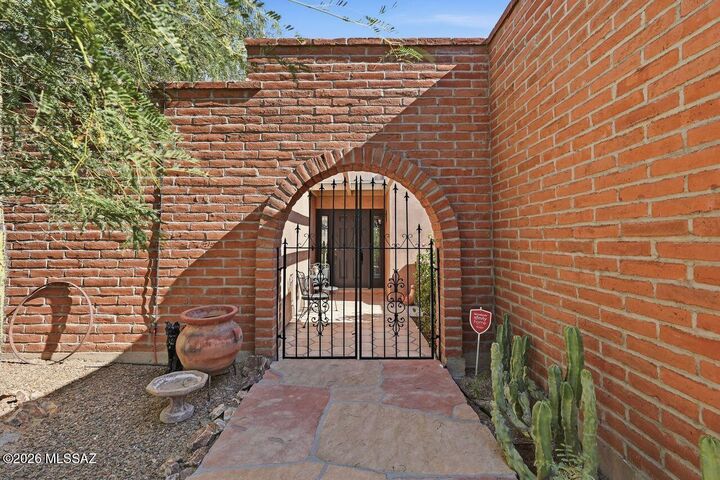 Property Photo:  1441 W Placita Las Palmas  AZ 85704 