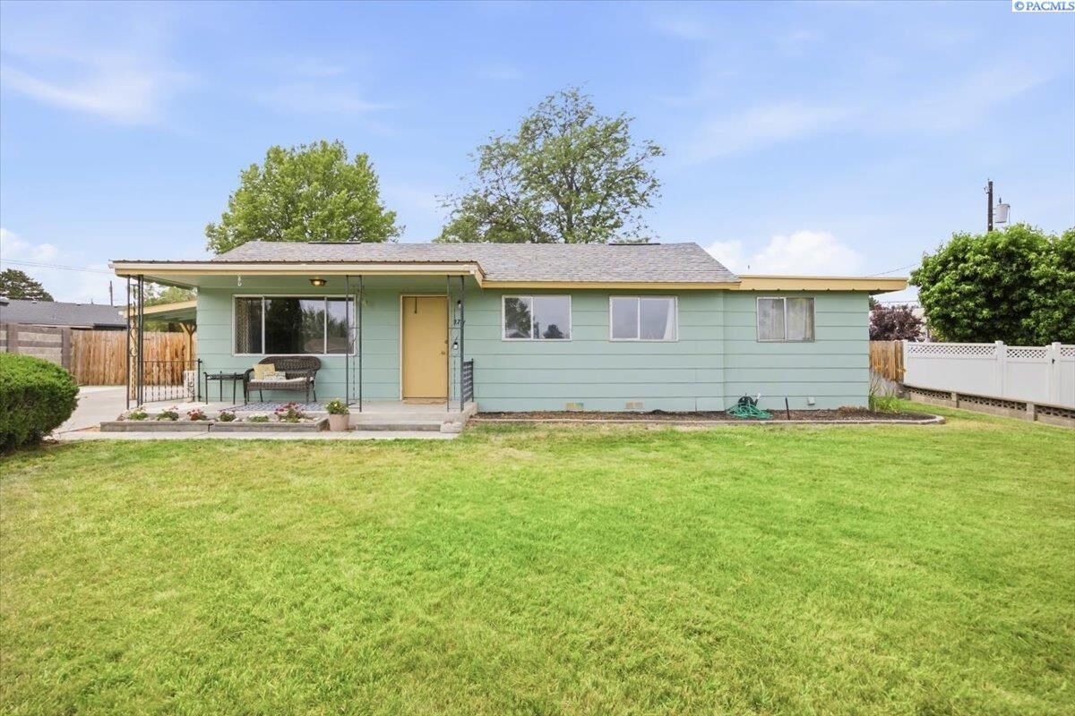 Property Photo:  2711 W 6th Place  WA 99336 