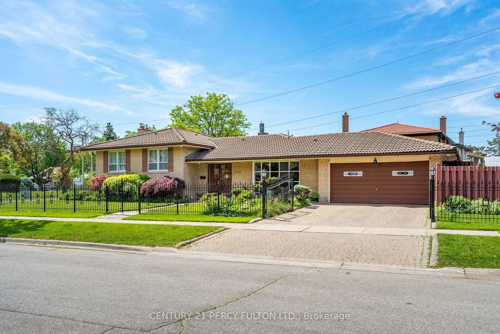 Property Photo: 3500 Silverplains Drive ON L4X 2P4