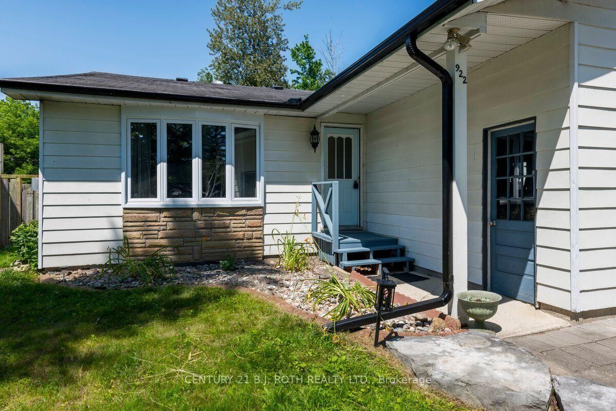 Property Photo:  922 Elizabeth Avenue  ON L0L 1W0 