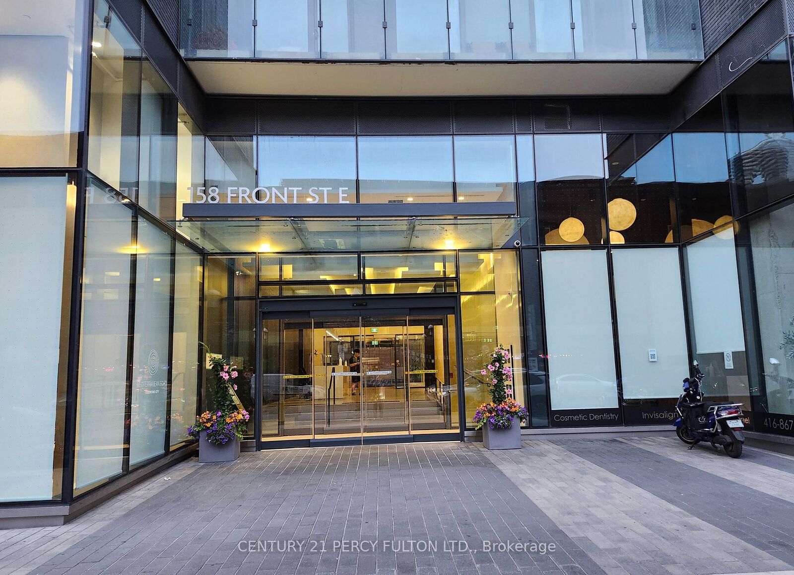 Photo de la propriété:  158 Front Street E 1014  ON M5A 0K9 