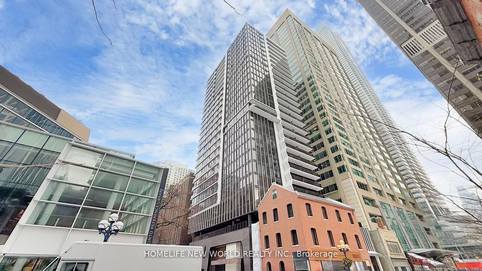 Property Photo:  771 Yonge Street 1908  ON M4W 0B8 